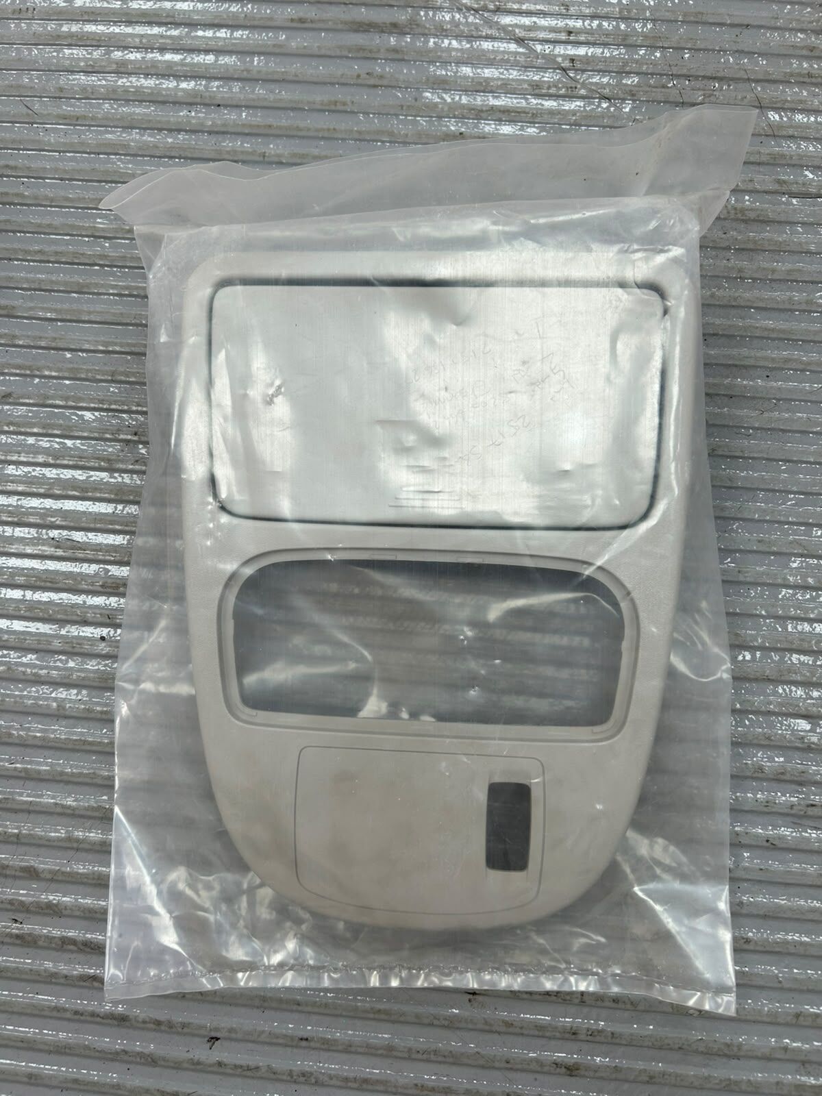 Gözlük Kabı Tavan Konsolu Megane III-Fluence 739480006R-Orjinal Yedek Parça