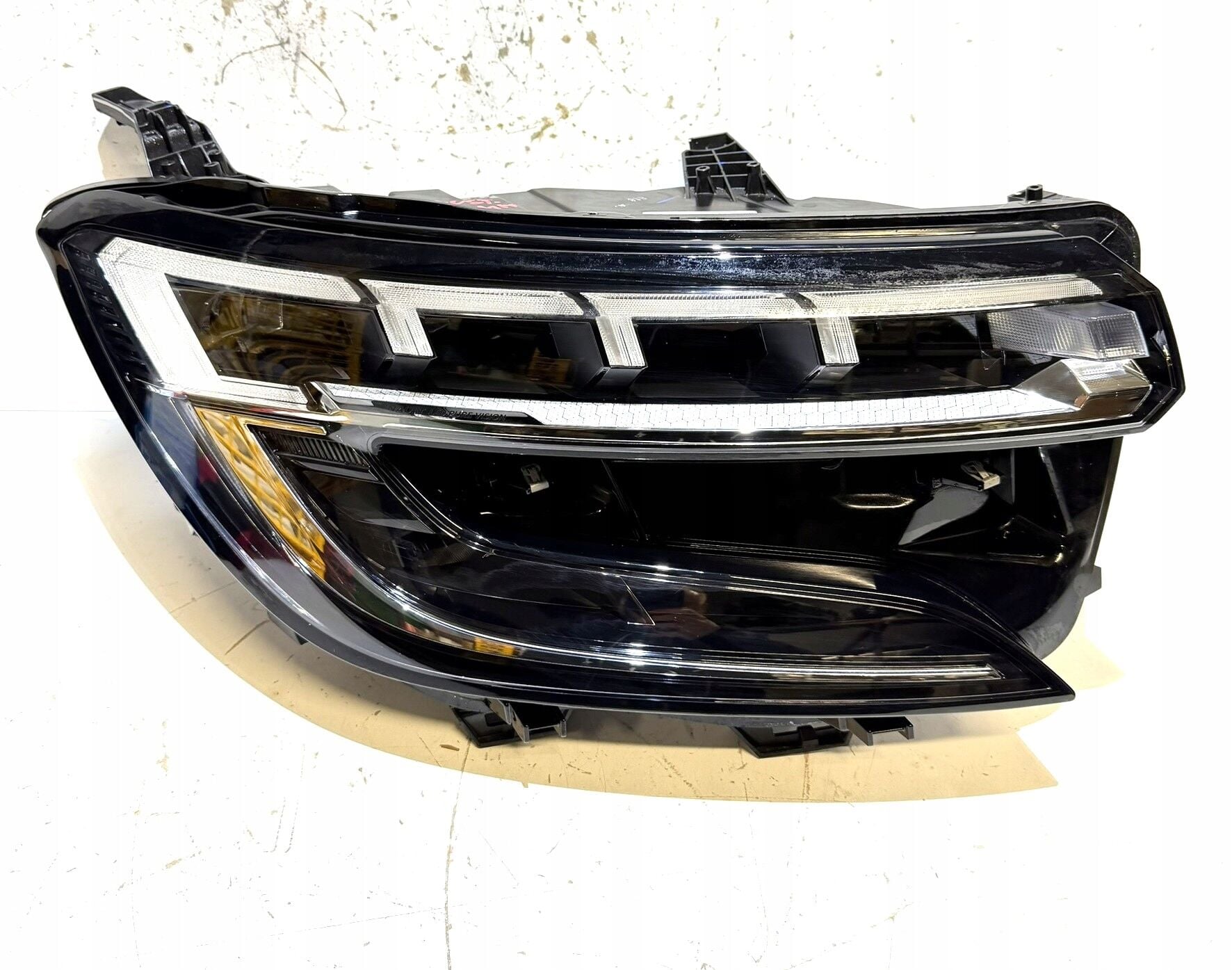 Renault Austral Sağ Far 260100650R - Hella