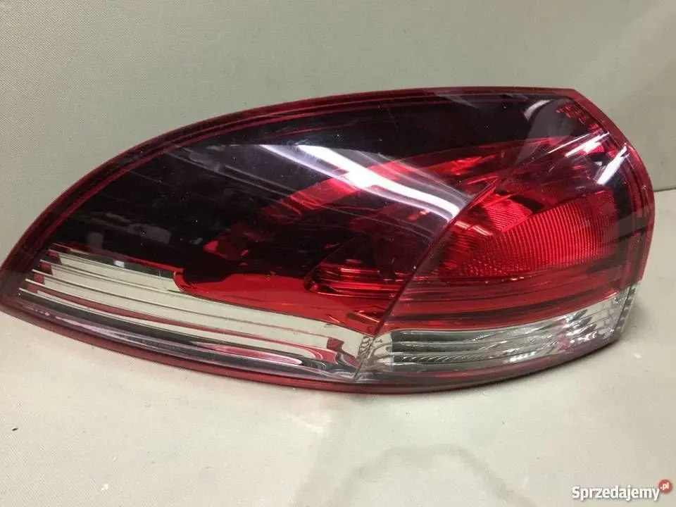 Clio 4 SW Sol Stop Lambası 265551445R-Renault Mais