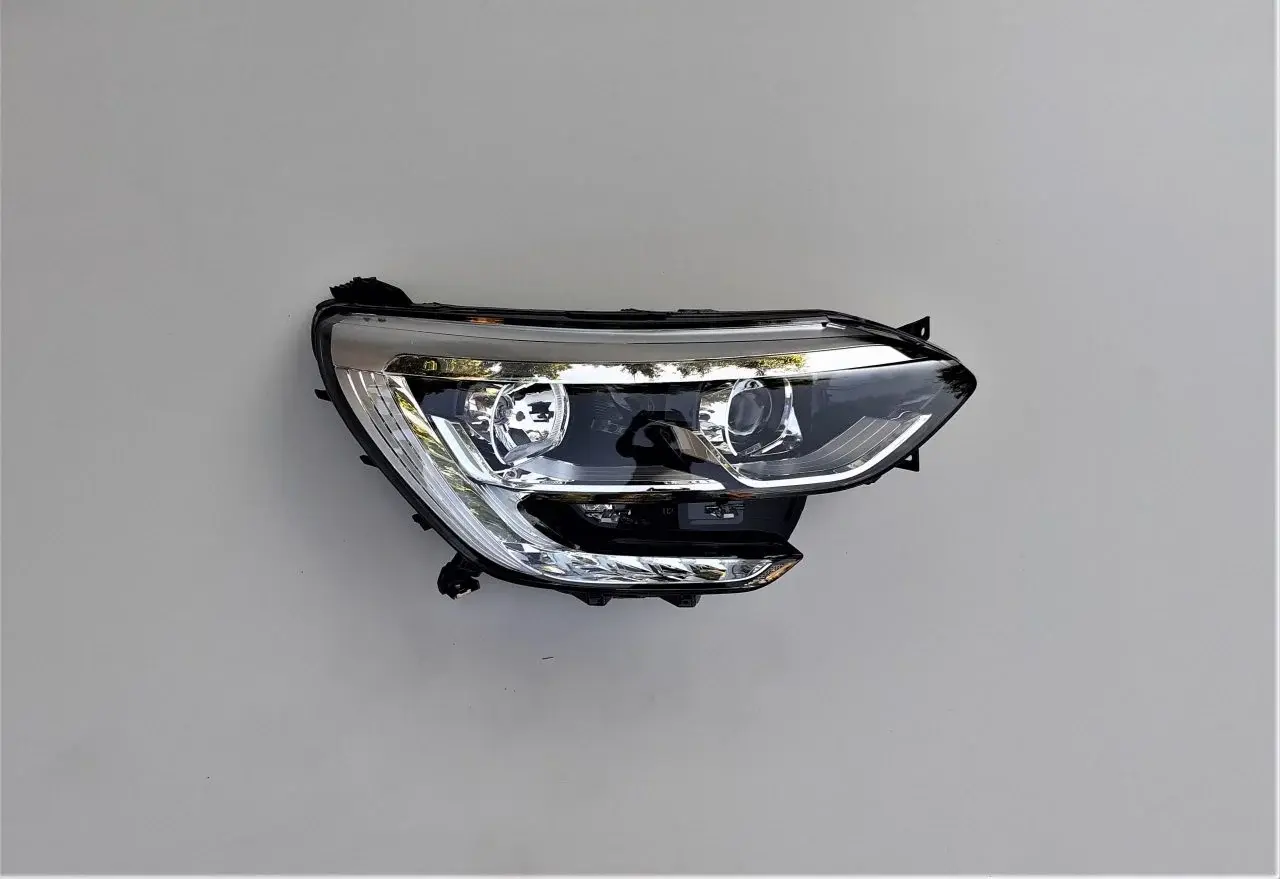 MEGANE 4 SAĞ FAR SİYAH LEDLİ 260106827R-Ayfar